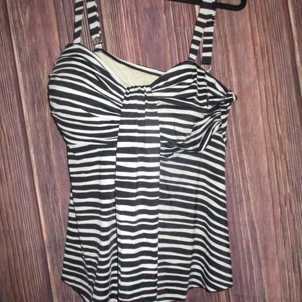 size 20 Cacique from Lane Bryant BLACK and WHITE striped swim top tankini top
